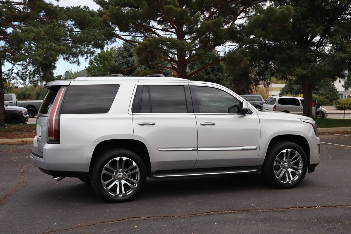 Used 2016 Cadillac Escalade Luxury AWD/4WD image 4