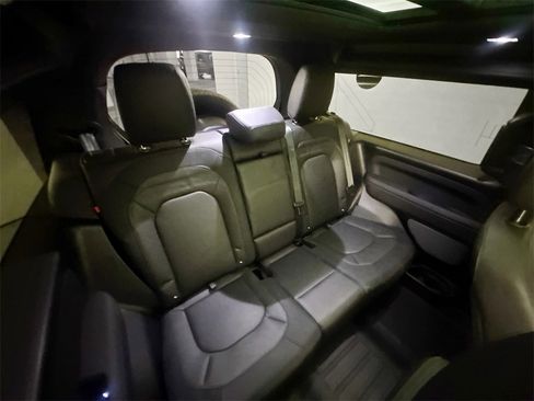 Used 2024 Land Rover Defender 90 X-Dynamic SE image 26