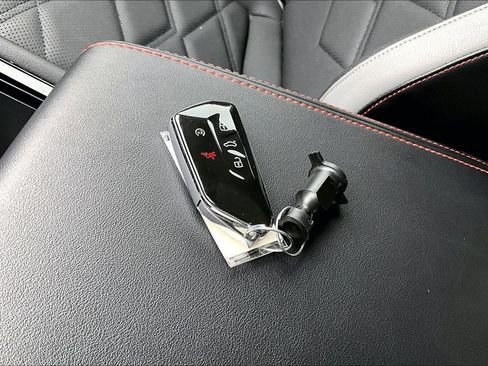 Used 2024 Volkswagen Atlas Peak Edition SE image 13