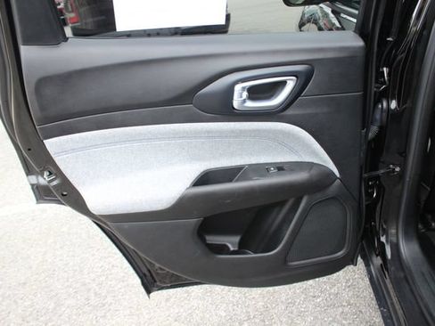 Used 2022 Jeep Compass Latitude w/ Convenience Group AWD/4WD image 24