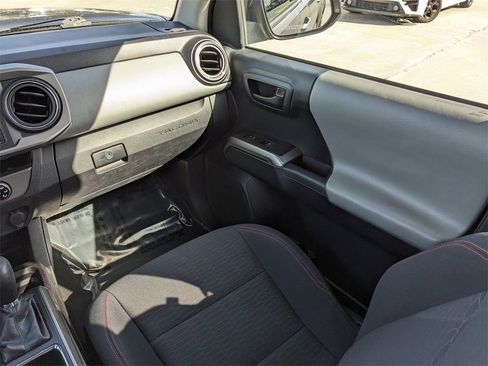 Used 2016 Toyota Tacoma SR5 image 18