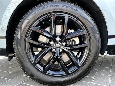 Used 2026 Land Rover Range Rover Velar Dynamic SE image 9