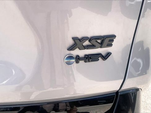 Used 2025 Toyota RAV4 XSE w/ Advanced Technology Package AWD/4WD image 10