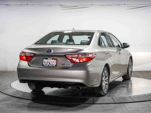 Certified 2016 Toyota Camry XLE w/ Moonroof Package FWD image 4