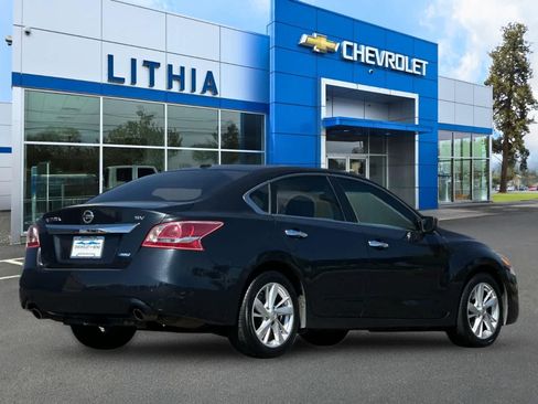 Used 2013 Nissan Altima 2.5 SV FWD image 2