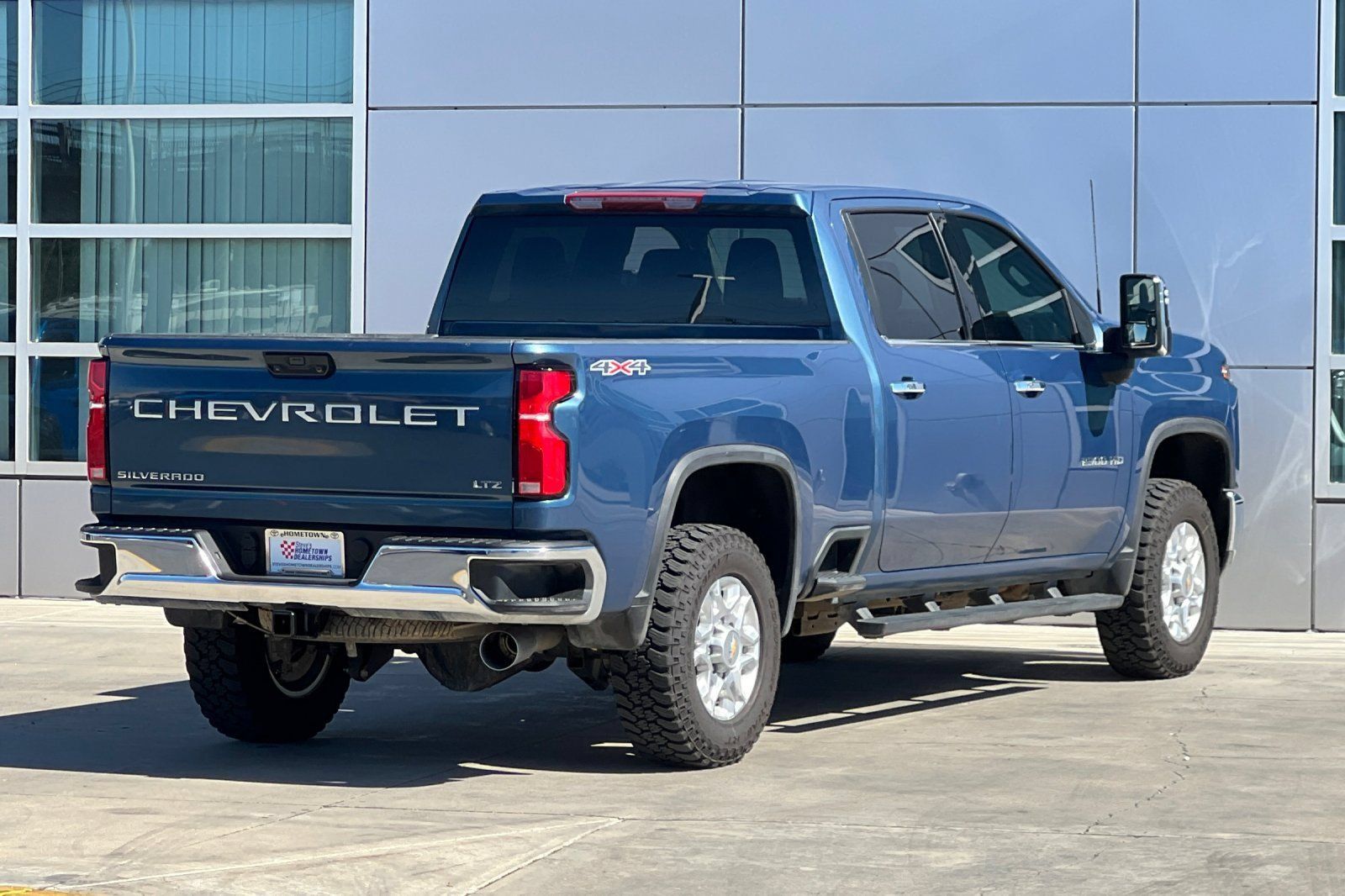 Used 2025 Chevrolet Silverado 2500 LTZ w/ LTZ Convenience Package AWD/4WD image 4