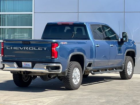 Used 2025 Chevrolet Silverado 2500 LTZ w/ LTZ Convenience Package AWD/4WD image 4