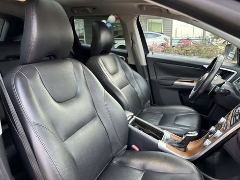 Used 2015 Volvo XC60 T6 w/ Proximity Package image 12