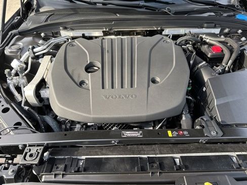 Certified 2025 Volvo V60 B5 Cross Country Plus image 31