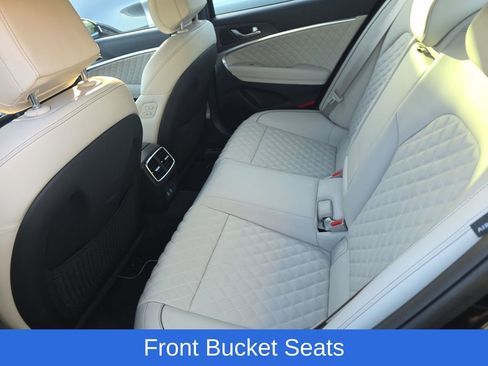 Used 2025 Genesis G70 3.3T Advanced w/ Sport Prestige Package image 9