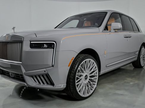 Used 2025 Rolls-Royce Cullinan image 6