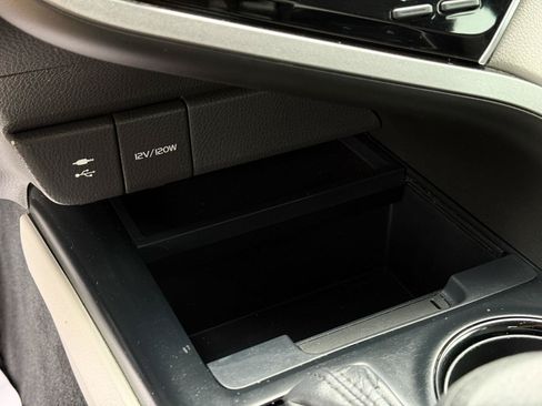 Used 2018 Toyota Camry LE FWD image 15