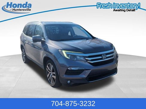 Used 2016 Honda Pilot Touring image 1