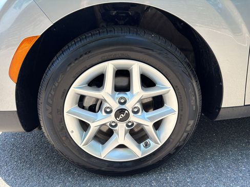 Used 2025 Kia Soul LX w/ LX Technology Package FWD image 29