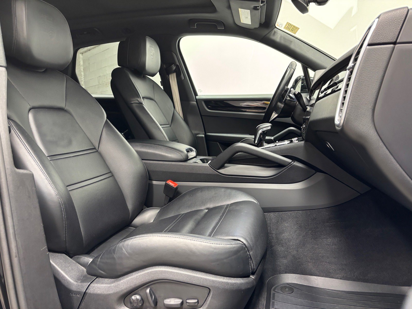 Used 2023 Porsche Cayenne Platinum Edition AWD/4WD image 29