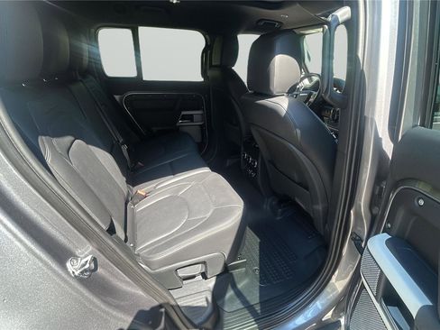 Used 2023 Land Rover Defender 130 SE AWD/4WD image 13
