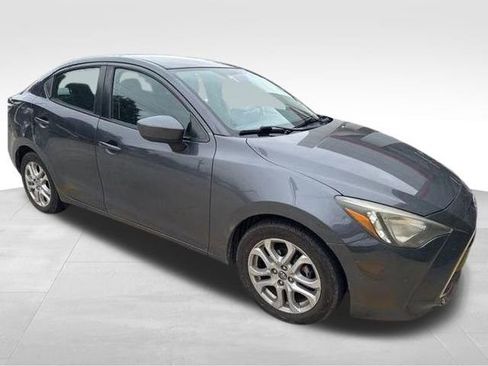 Used 2017 Toyota Yaris iA image 3