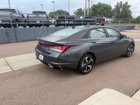 Used 2023 Hyundai Elantra Limited FWD image 5