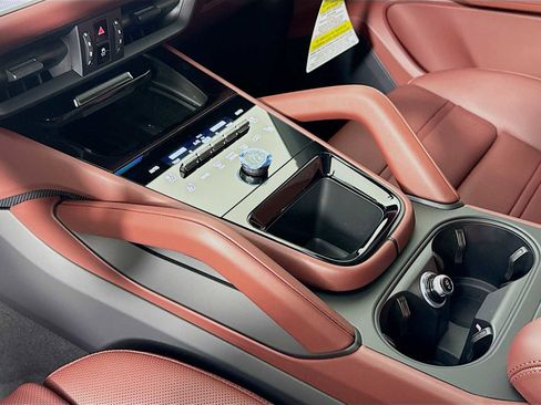 New 2025 Porsche Cayenne Coupe image 21