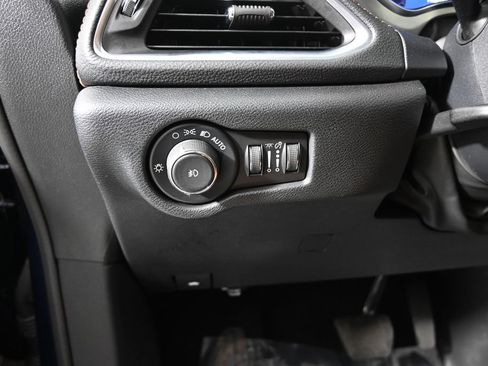 Used 2025 Chrysler Pacifica Pinnacle w/ Trailer Tow Group FWD image 25