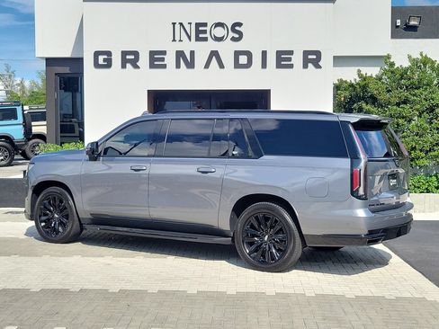 Used 2021 Cadillac Escalade ESV Sport Platinum w/ Heavy-Duty Trailer Package AWD/4WD image 3
