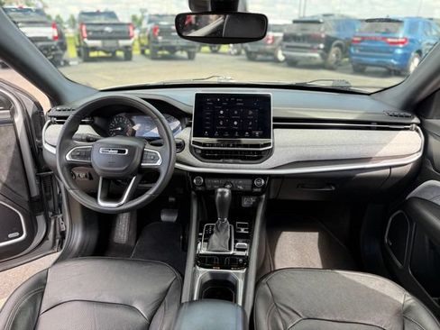 Used 2023 Jeep Compass Latitude w/ Sun and Sound Group AWD/4WD image 2