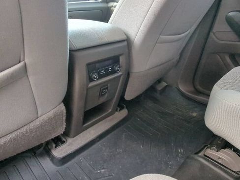 Used 2021 Chevrolet Traverse LT FWD image 26
