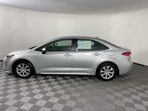 Used 2024 Toyota Corolla LE FWD image 5
