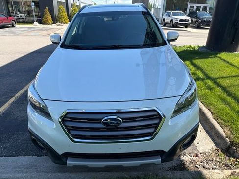Used 2017 Subaru Outback 2.5i Touring w/ Popular Package #5A AWD/4WD image 3