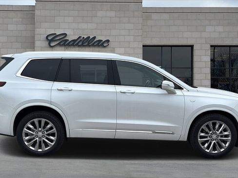 New 2025 Cadillac XT6 Premium Luxury image 2
