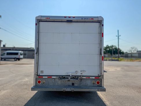 Used 2006 Ford E-450 and Econoline 450 RWD image 6