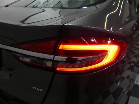 Used 2018 Ford Fusion SE image 15