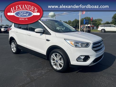 Used 2019 Ford Escape SE FWD image 3