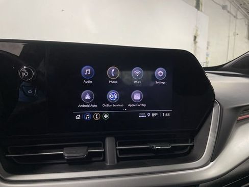 Used 2024 Chevrolet Trax RS FWD image 16
