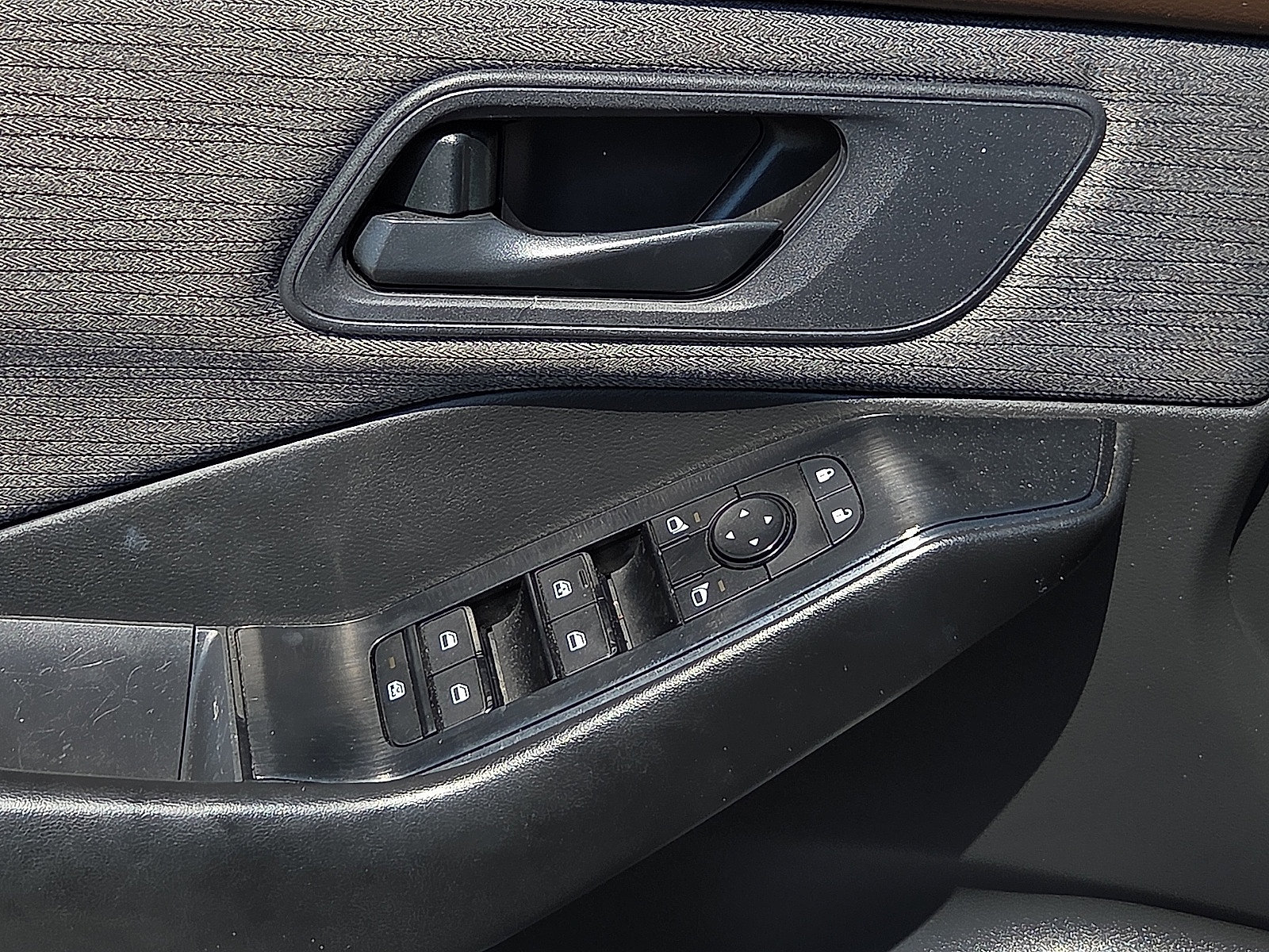 Used 2023 Nissan Rogue S FWD image 13