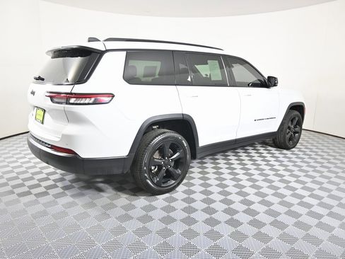 Used 2022 Jeep Grand Cherokee L Laredo image 6