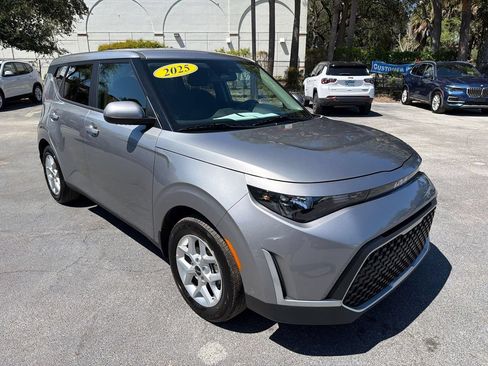 Used 2025 Kia Soul LX w/ LX Technology Package FWD image 7