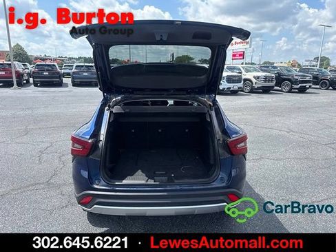 Used 2024 Chevrolet Trax LT w/ Driver Confidence Package FWD image 7