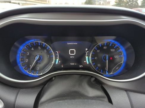 Used 2024 Chrysler Pacifica Touring-L image 13