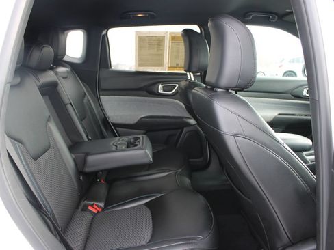 Used 2024 Jeep Compass Latitude AWD/4WD image 27