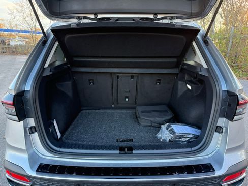 Certified 2025 Volkswagen Taos SE w/ Panoramic Sunroof Package image 13