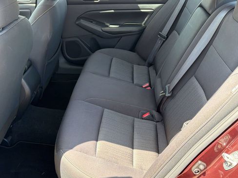 Used 2025 Nissan Altima 2.5 SV FWD image 25