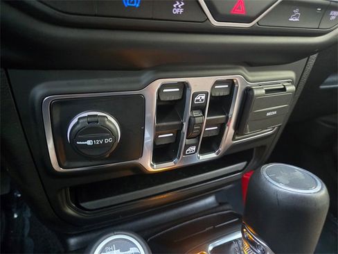 Used 2022 Jeep Wrangler Unlimited Sahara w/ Cold Weather Group image 28