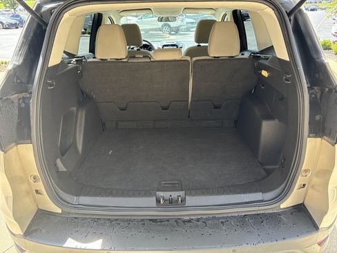 Used 2017 Ford Escape SE w/ Equipment Group 201A FWD image 29