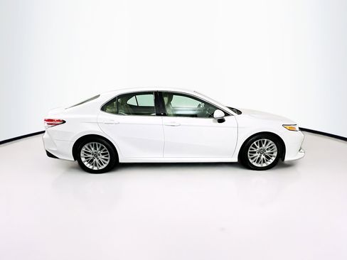 Used 2018 Toyota Camry XLE image 10