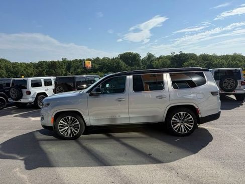 Used 2025 Jeep Grand Wagoneer 4WD w/ 8-Passenger Seating Package image 6