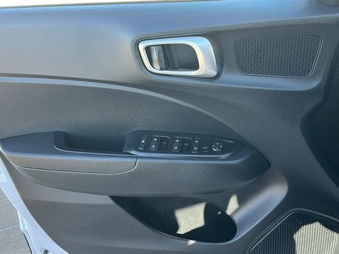 Used 2025 Hyundai Venue SEL image 20