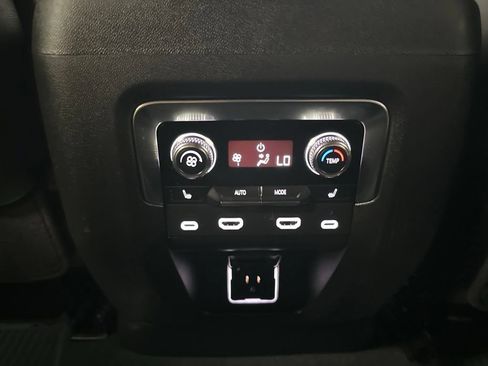 Used 2024 GMC Yukon XL Denali Ultimate AWD/4WD image 25