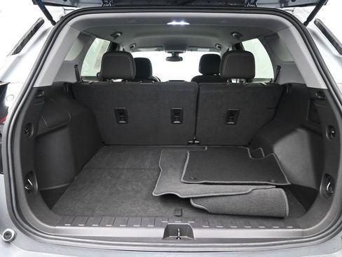 Used 2024 GMC Terrain SLE image 31