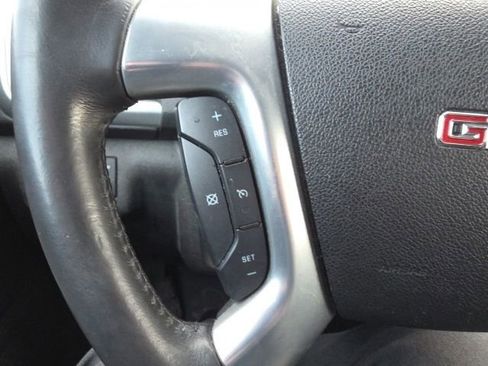 Used 2015 GMC Acadia SLE image 17